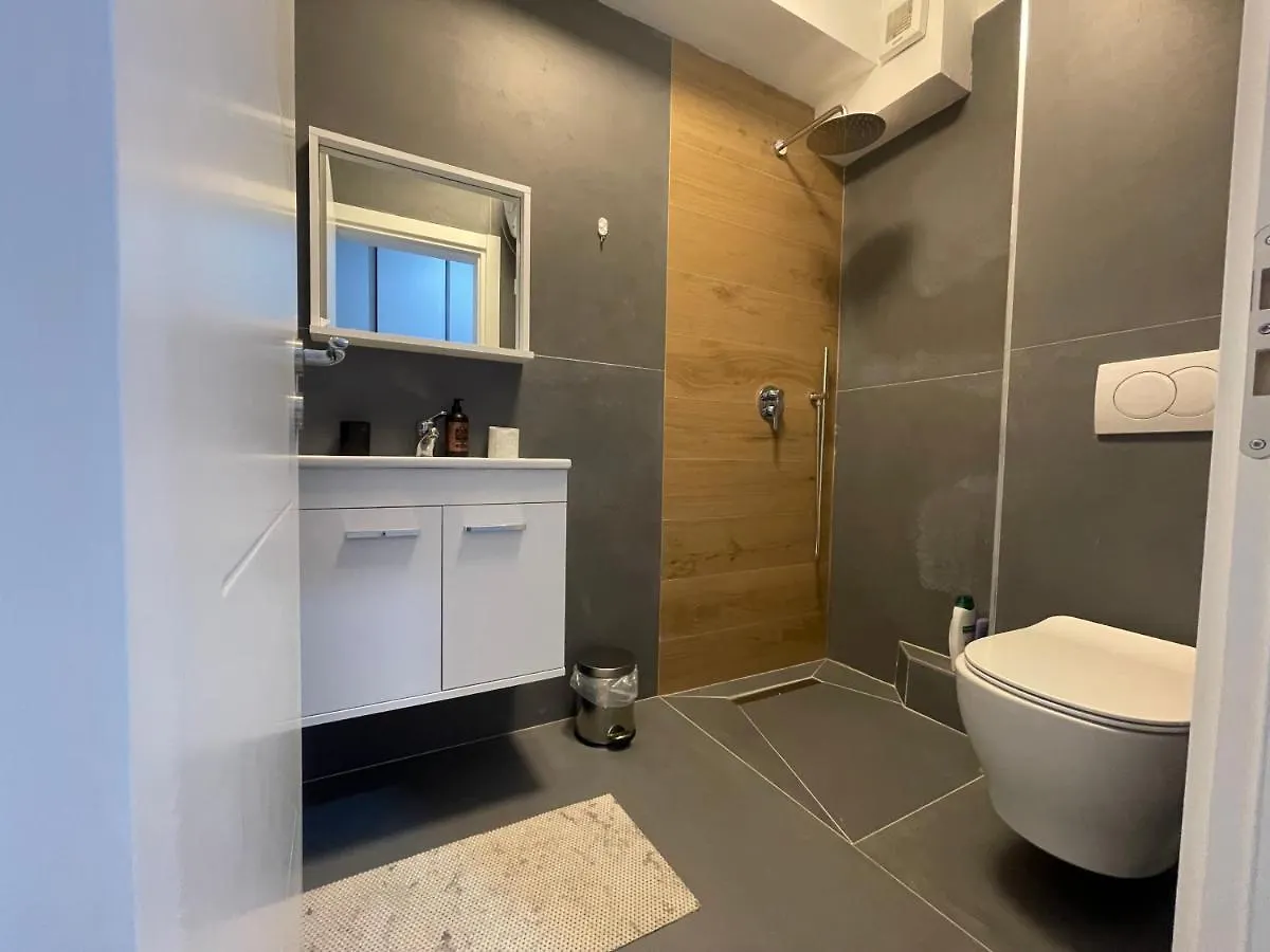 Tirana Sunshine Apartment 0*,